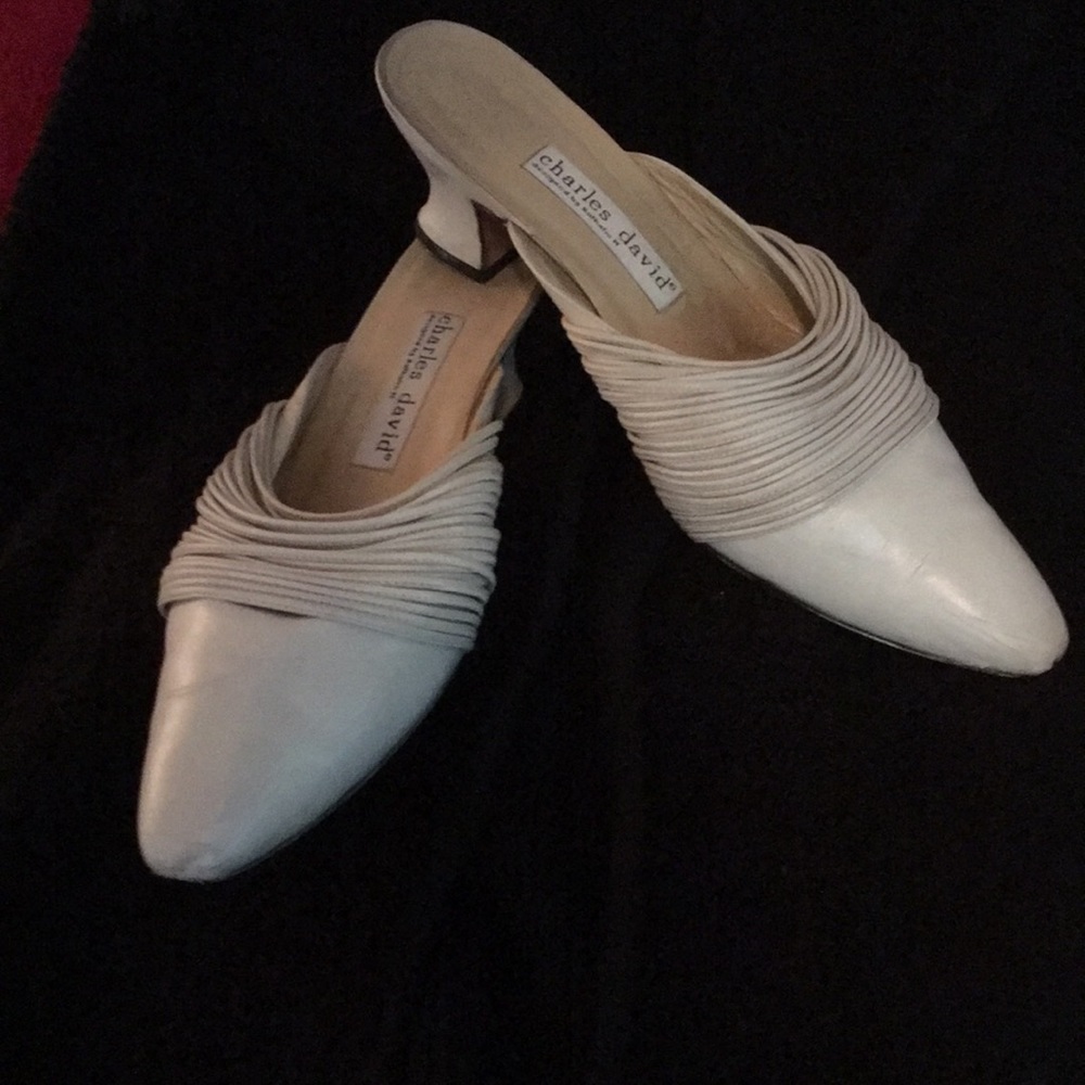 Charles David Pre-Owned Authentic